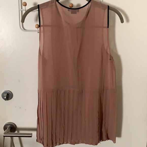THEORY Maikoda silk pleated sleeveless blouse in a faded rose color. Small. - Picture 5 of 5